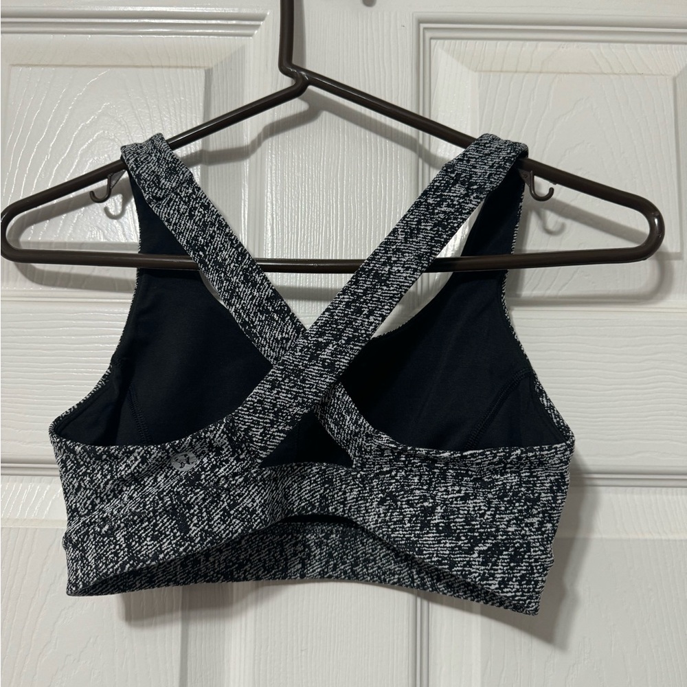 Lululemon run on bra size 6 euc - Picture 2 of 5